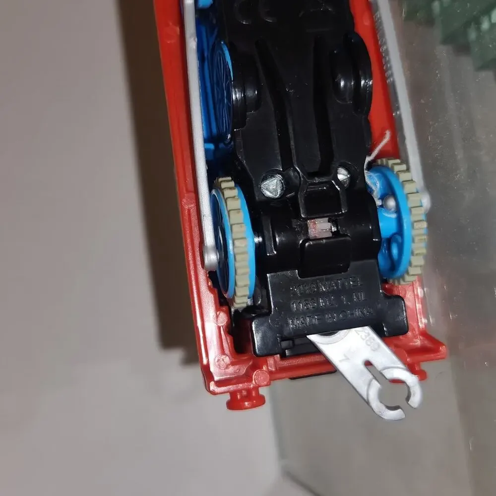 Thomas & Friends Motorized Train Engine Trackmaster Lightning Thomas 2013 Mattel